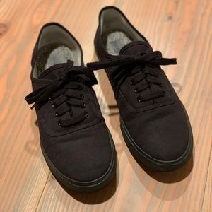 Low rise canvas skate style shoes